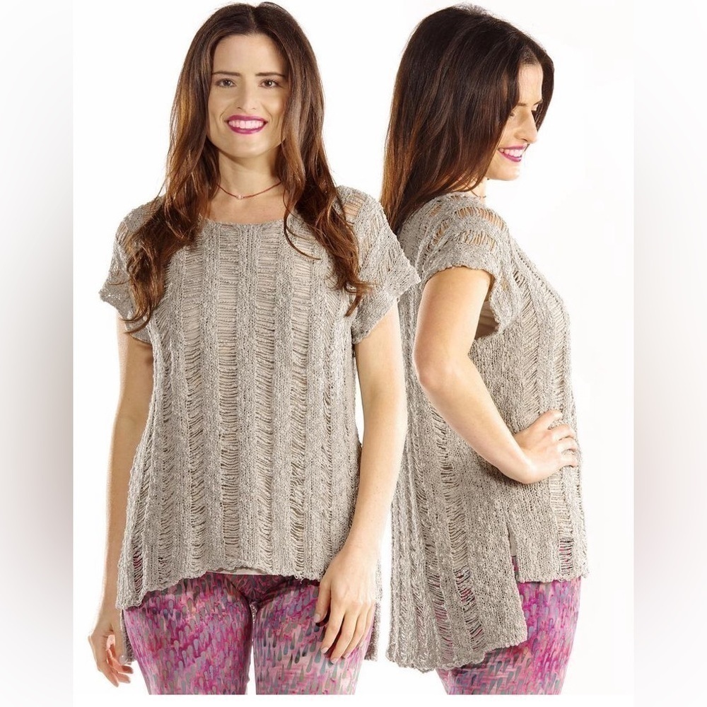 Hands to Hearts Channel weave top NWT